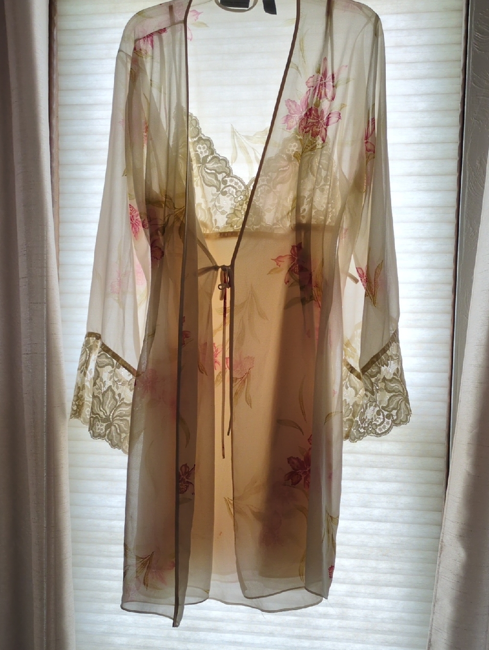 Valerie Stevens Sheer Floral Lace Robe & Chemise in Cream and Pink